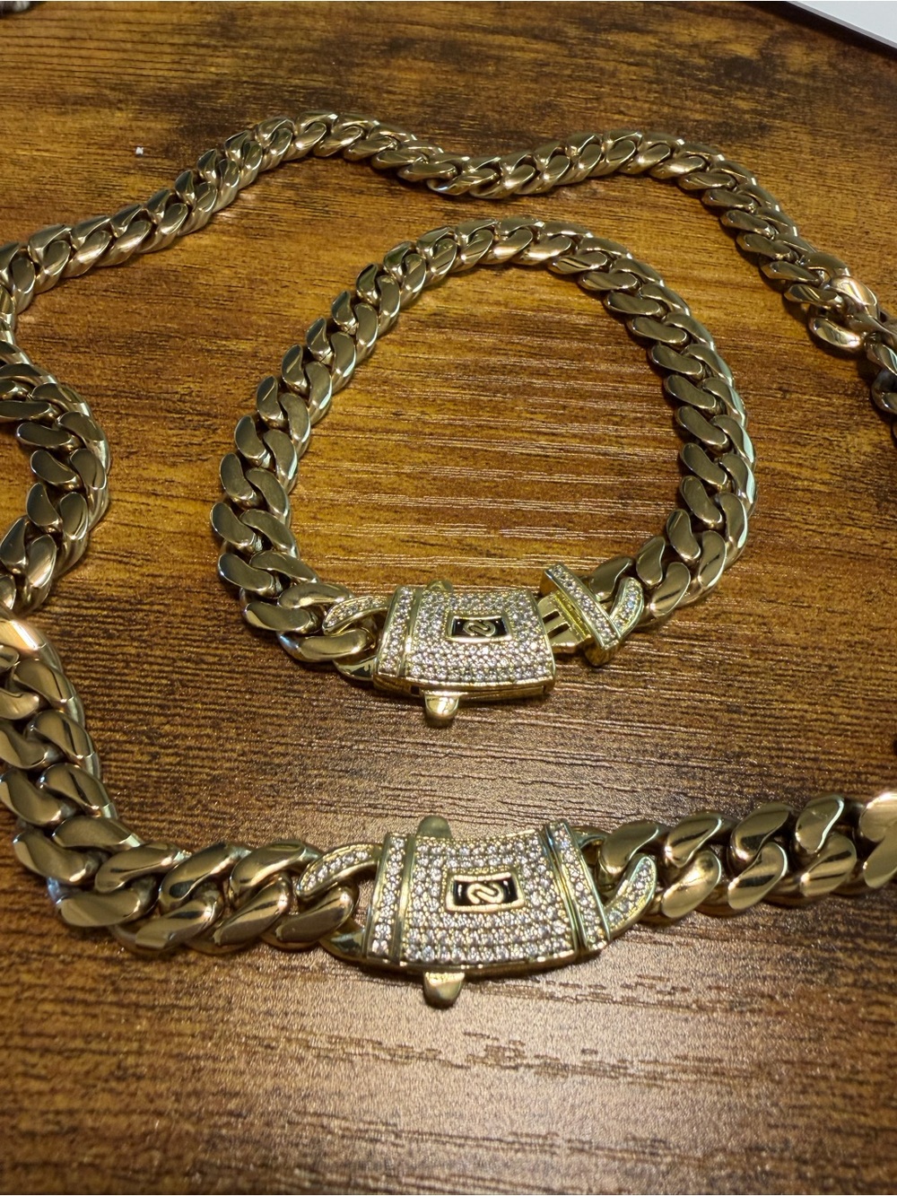 Gold Cuban Link Necklace and Bracelet Set - Picture 4 of 10
